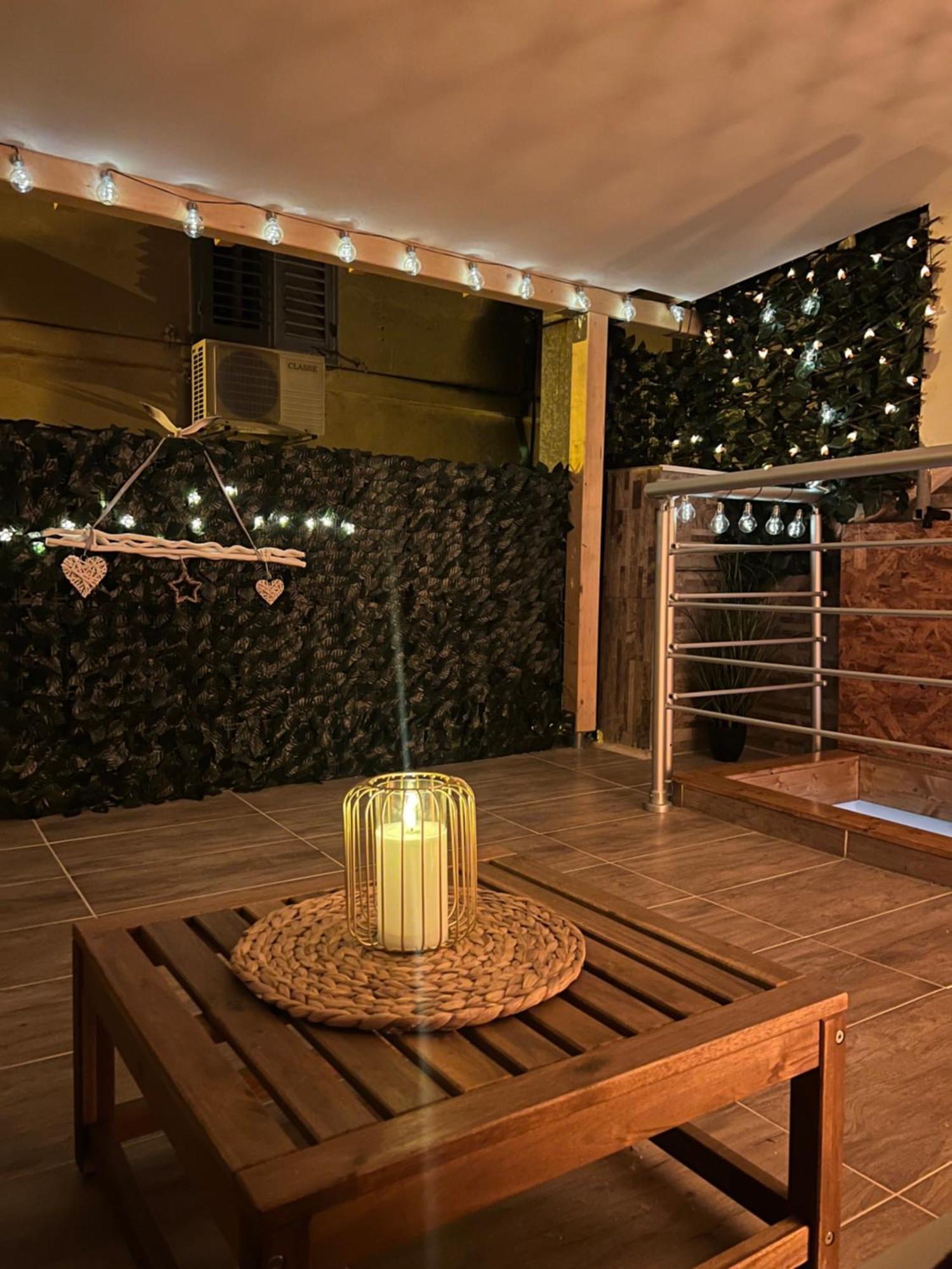 Klarisa City Center Apartment With Terrace Split Exterior photo